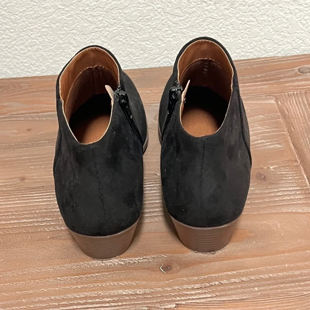 Soda Western Inspired Bootie w/Zipper and Chucky Low Stacked Heels Size 9